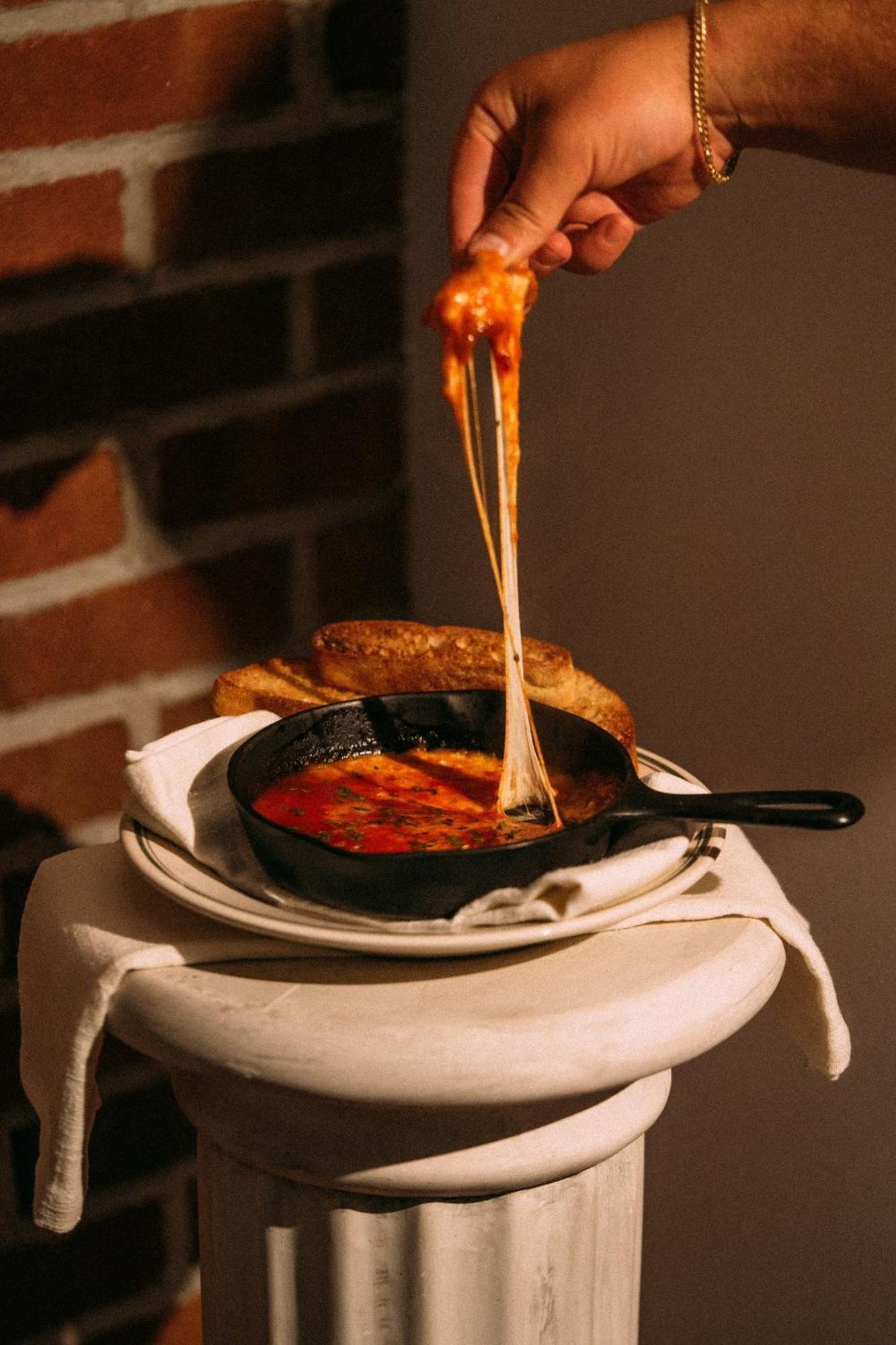 Montauk Manor Hotel Exterior photo A cast iron skillet with a handle