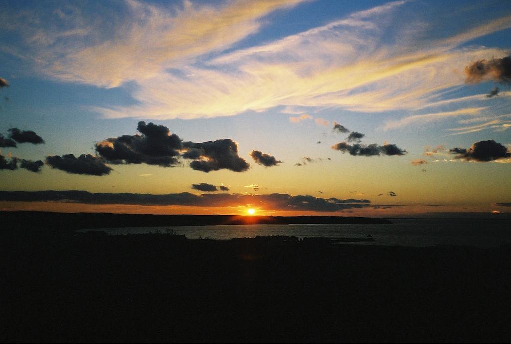 Montauk Manor Hotel Exterior photo Sunset over the Atlantic Ocean