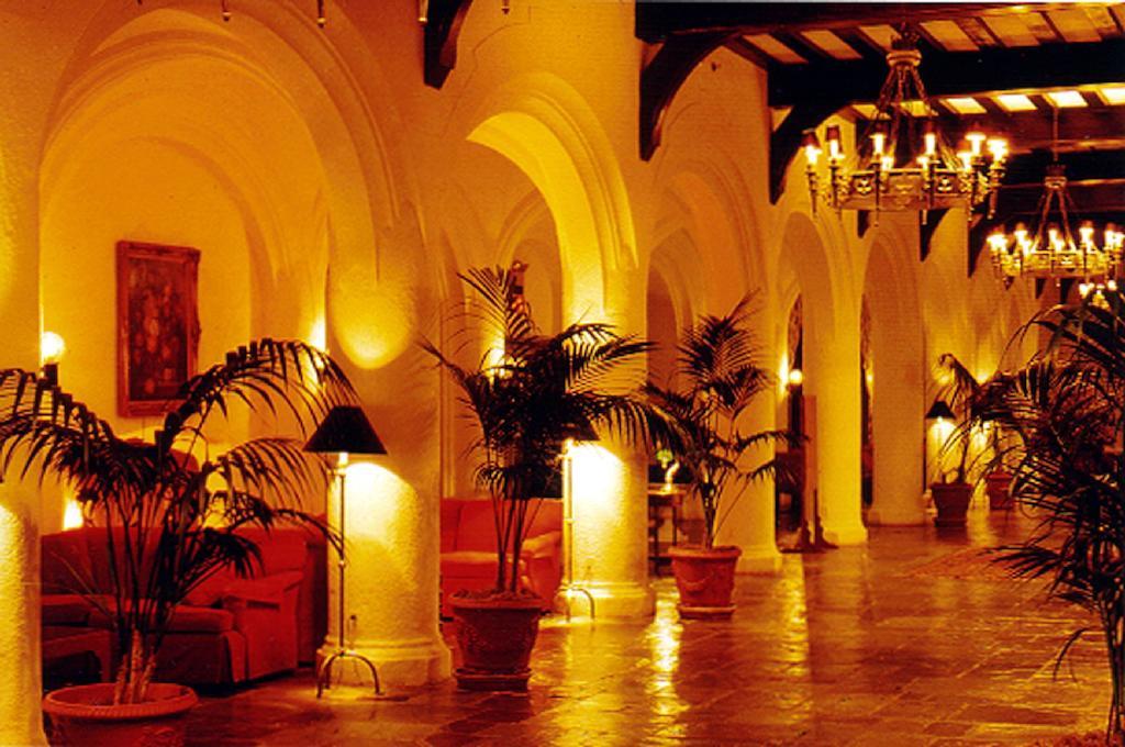Montauk Manor Hotel Exterior photo The lobby of the Hotel del Coronado