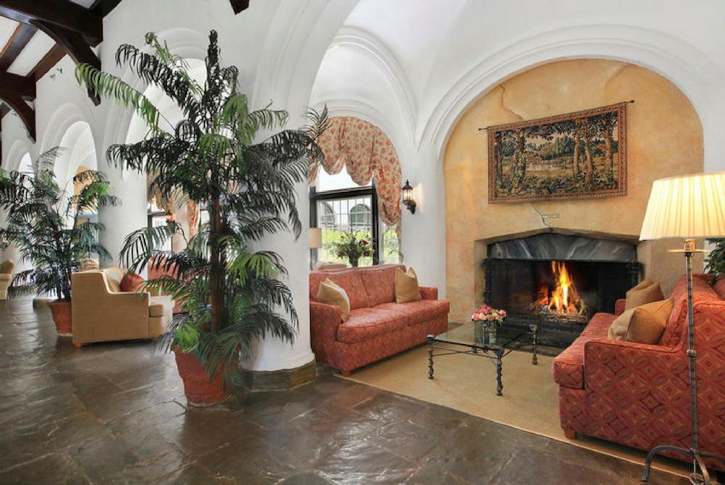 Montauk Manor Hotel Exterior photo The lobby at the Hotel del Luna