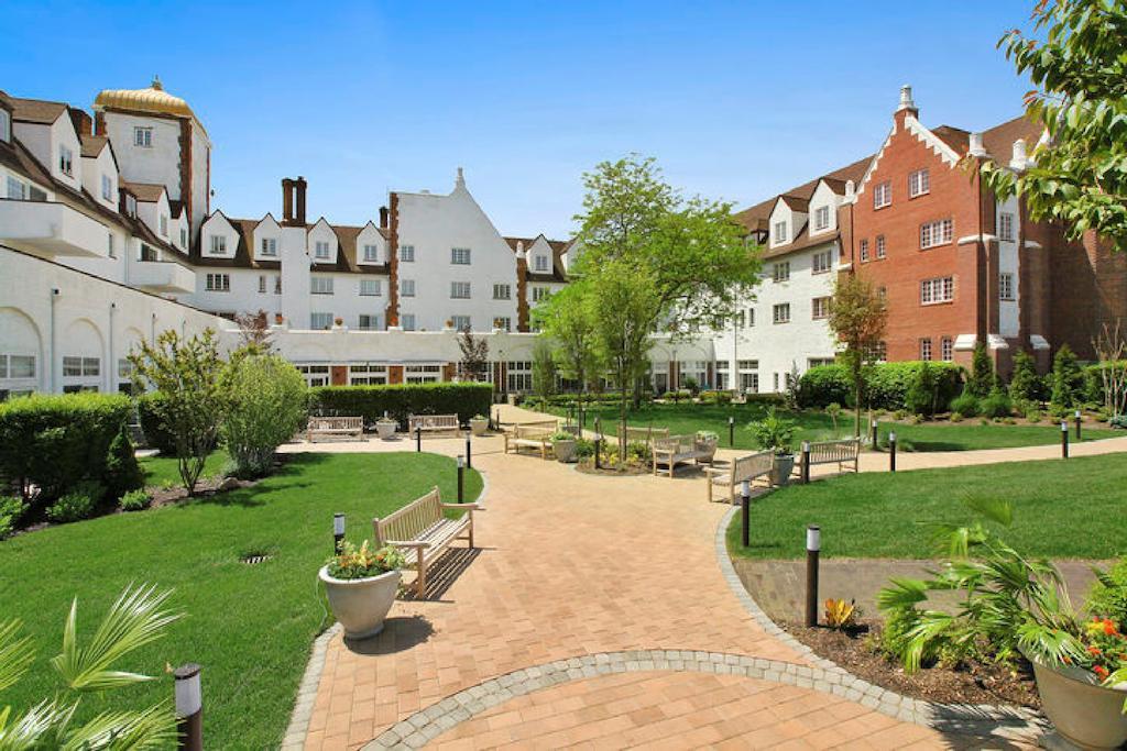 Montauk Manor Hotel Exterior photo The courtyard at the former St. Mary's Hospital