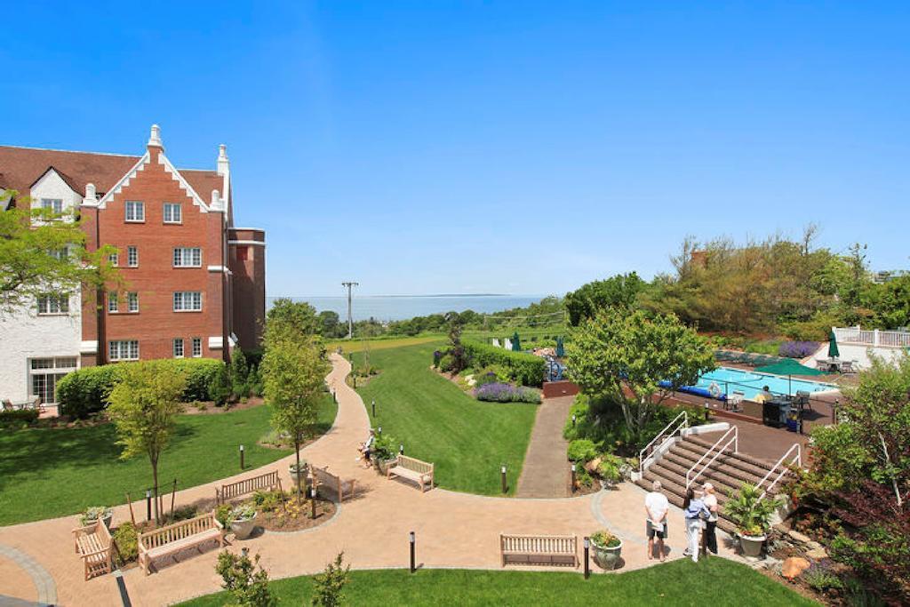 Montauk Manor Hotel Room photo The Village Green