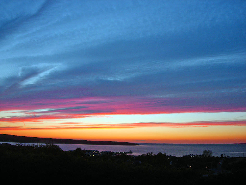 Montauk Manor Hotel Exterior photo Sunset over the Gulf of Riga