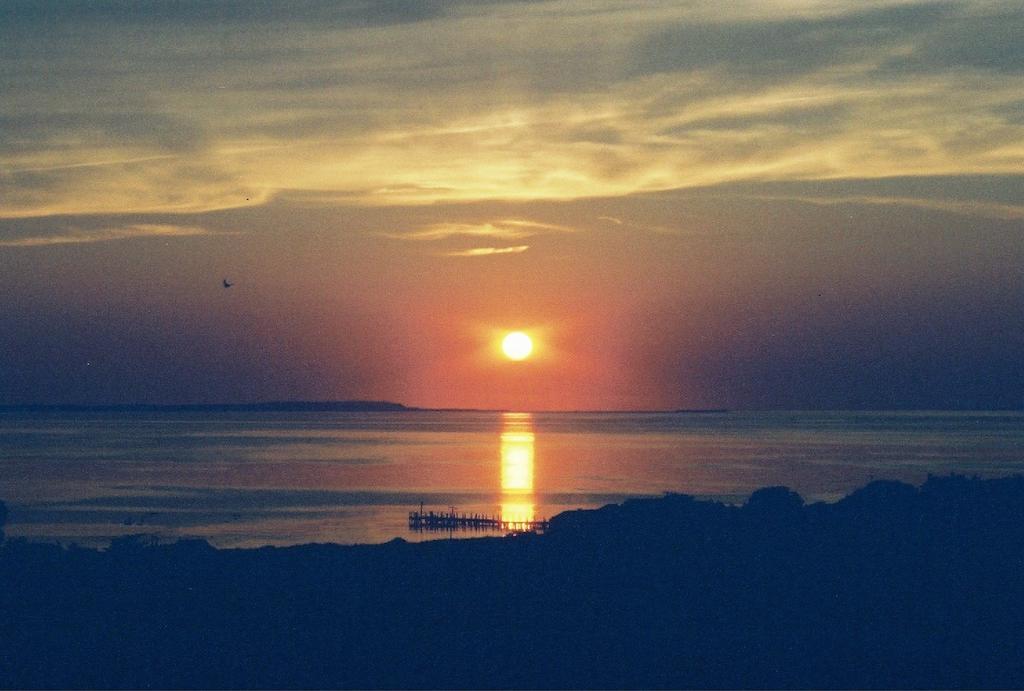 Montauk Manor Hotel Exterior photo Sunset over the Gulf of Riga