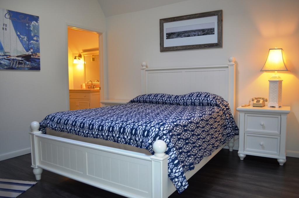 Montauk Manor Hotel Exterior photo A bedroom at the Inn at the Opera